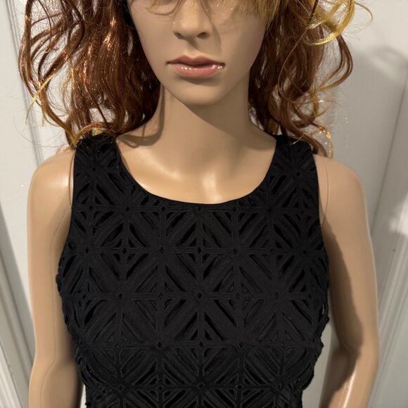 White House Black Market Sleeveless Geo Cutout Tank Top Back Zipper Sz 0 EUC - Picture 3 of 8